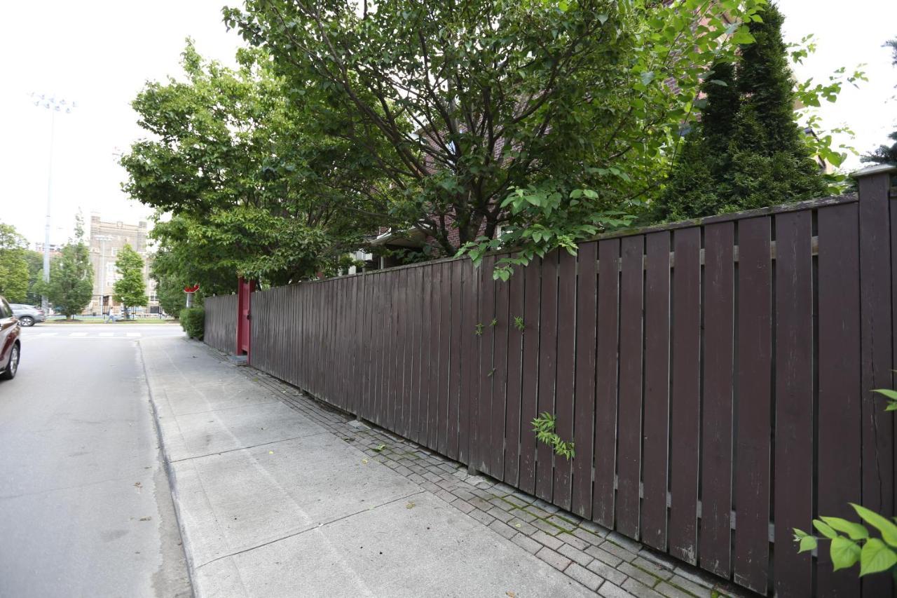 Phoebe Wang Toronto Exterior photo