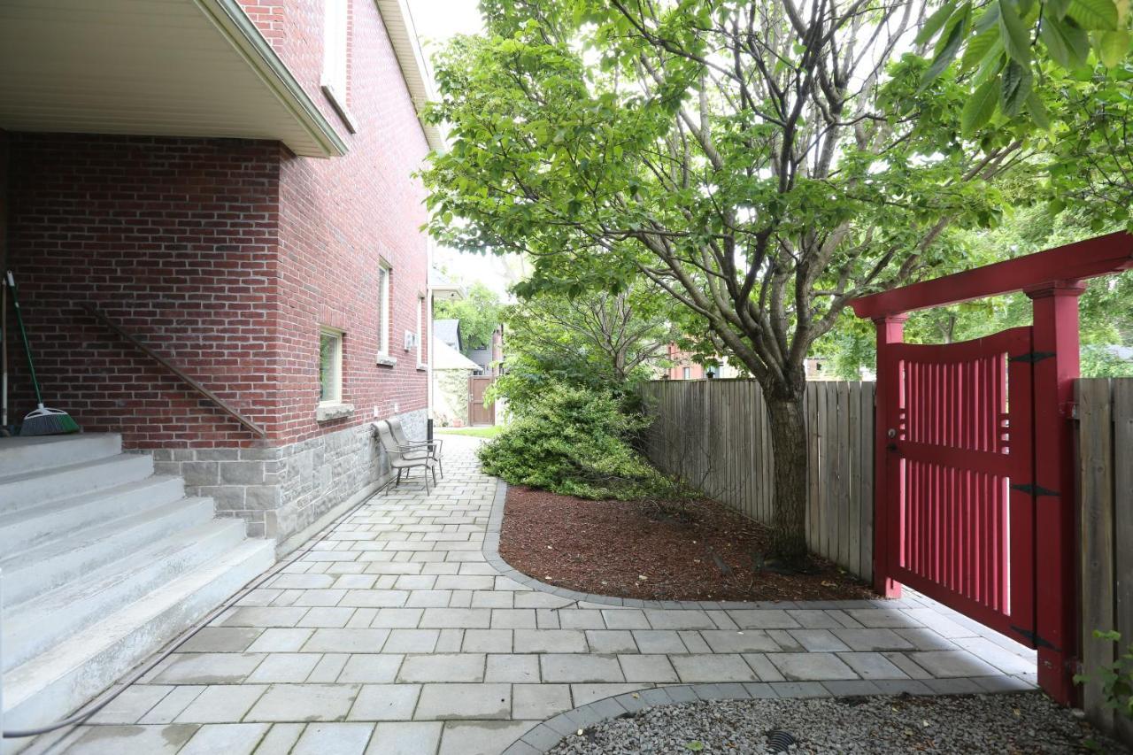Phoebe Wang Toronto Exterior photo